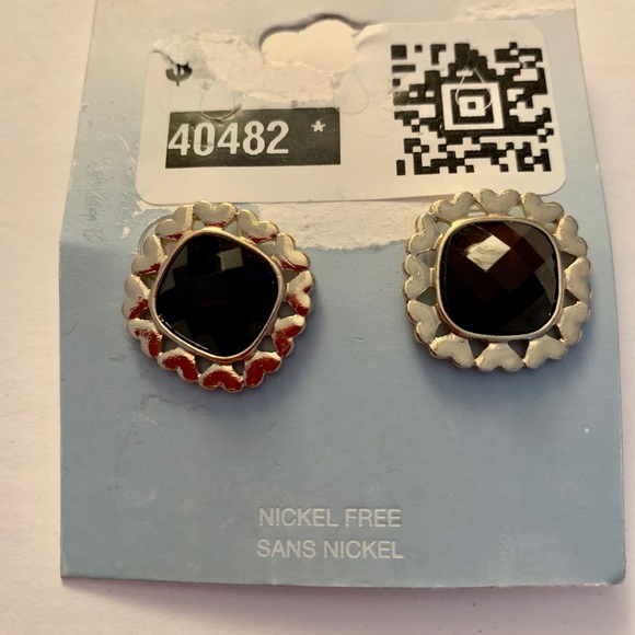 Stud Classic Earrings - Picture 4 of 4